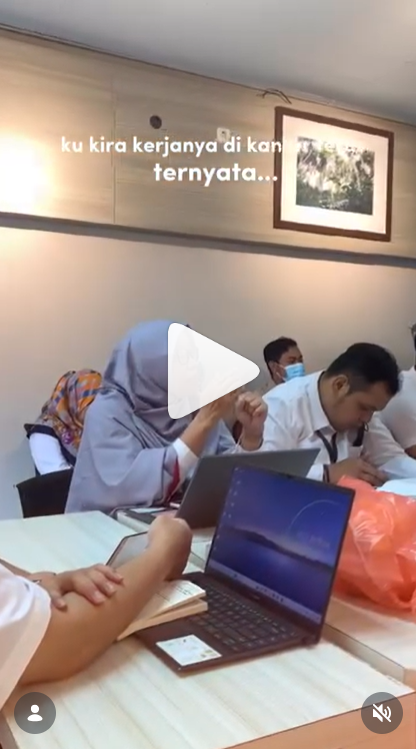Ku kira kerjanya di kantor terus ternyata...